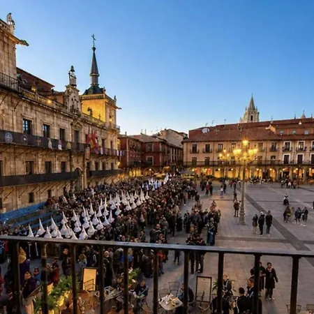 Arquitecto De La Vida - Plaza Mayor * León
